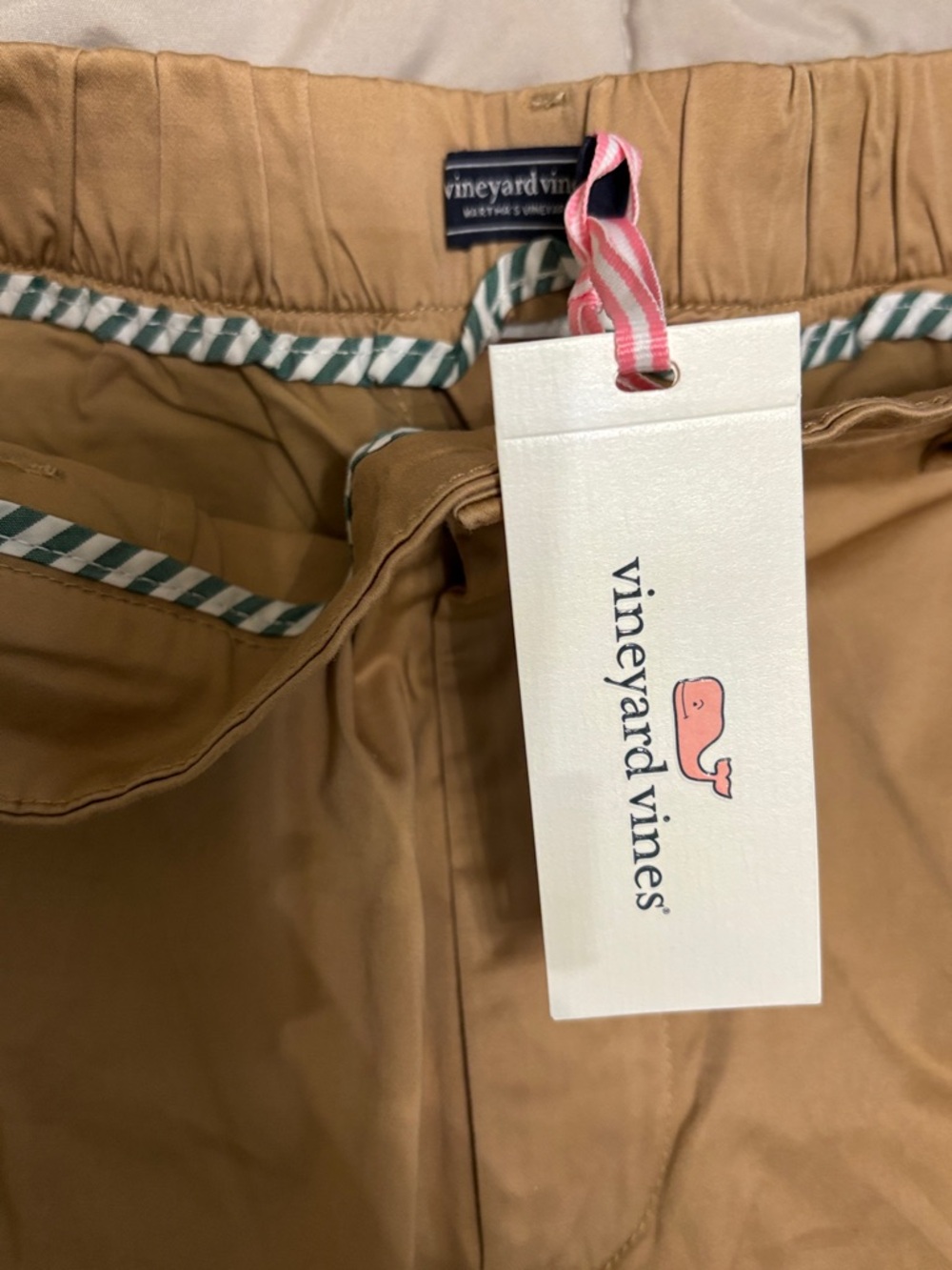 Women’s Vineyard Vines Tan Pleated High-Waist Shorts - Picture 5 of 5